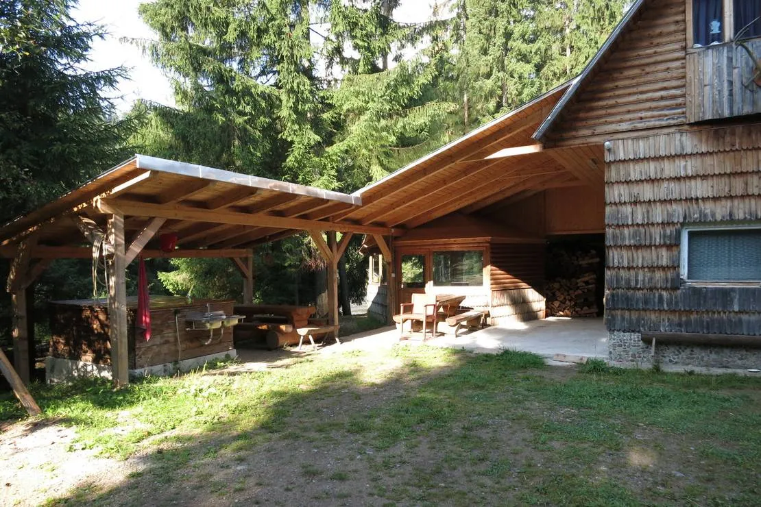 im-westkarpaten-naturpark-am-ariesch-fluss-arieseni-zentrum-qsktx