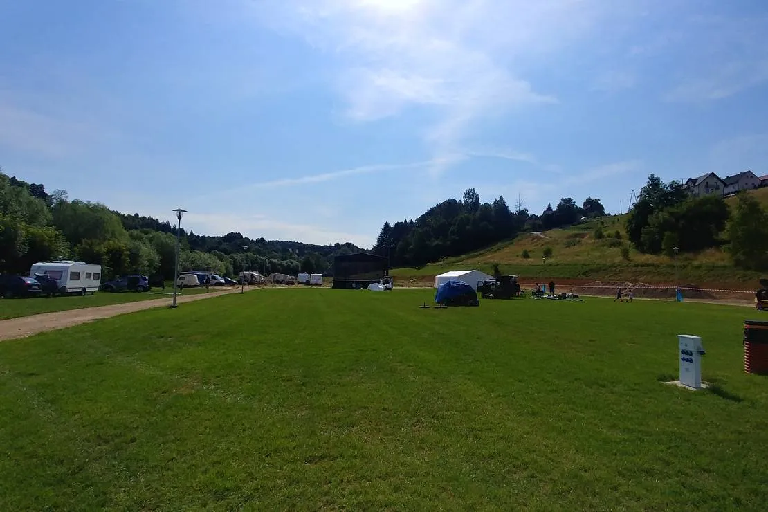 nasza-dolinapl-camping-kamping-pole-namiotowe-suloszowa-8h2bl