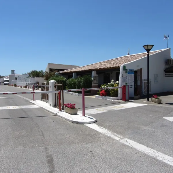 le-clos-du-rhone-saintes-maries-de-la-mer-pe2xz