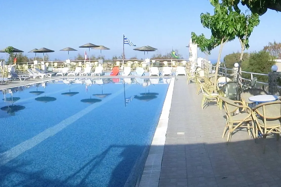 santorini-camping-bungalows-thira-9t5ru