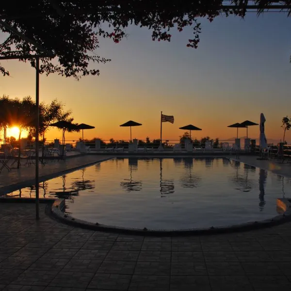 santorini-camping-bungalows-thira-eq3u0