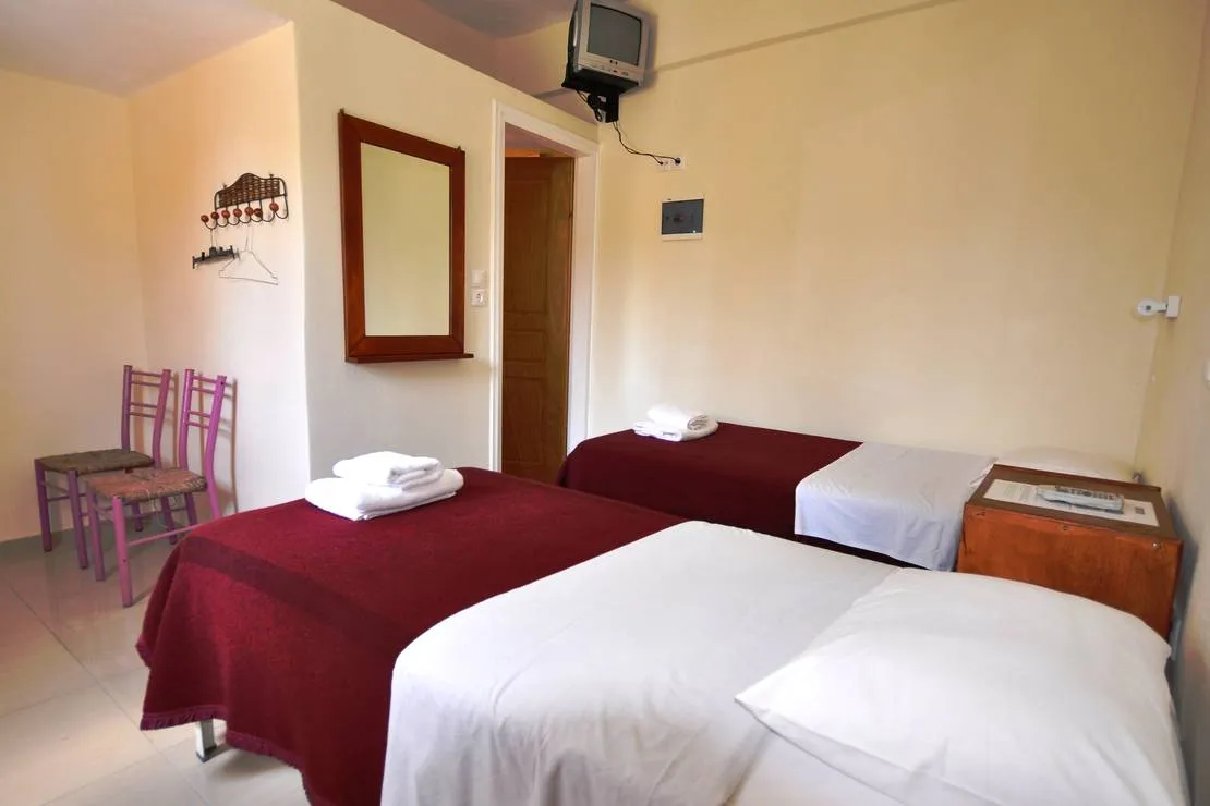 santorini-camping-bungalows-thira-nzsqc