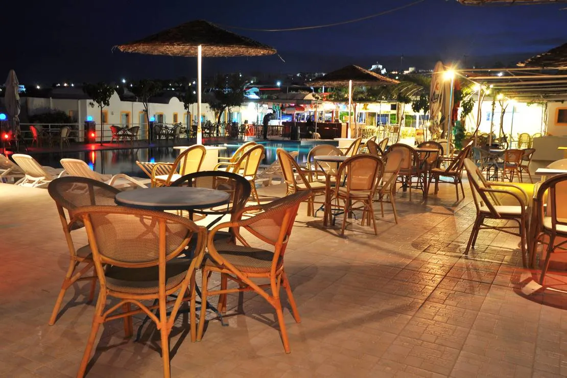 santorini-camping-bungalows-thira-pv6jp
