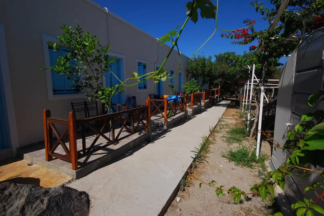 santorini-camping-bungalows-thira-rp41d