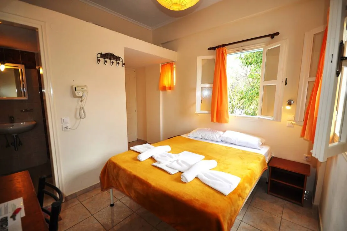 santorini-camping-bungalows-thira-us55l