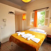 santorini-camping-bungalows-thira-us55l