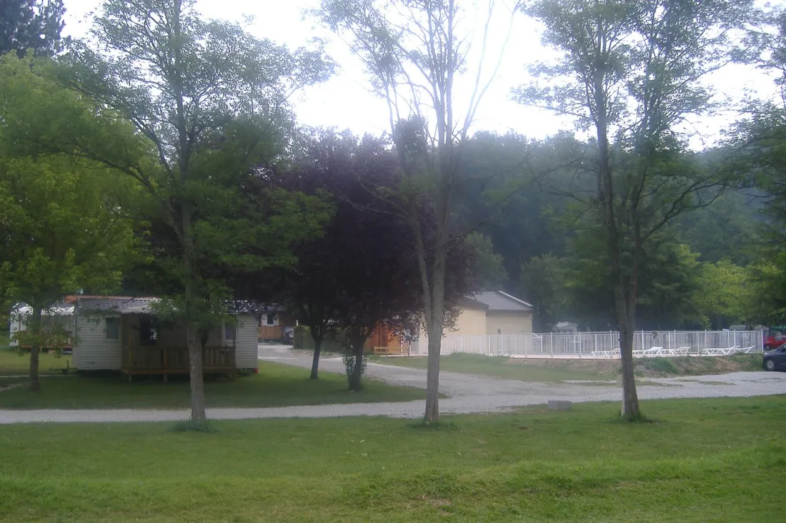 le-petit-pyreneen-le-mas-dazil-futlc