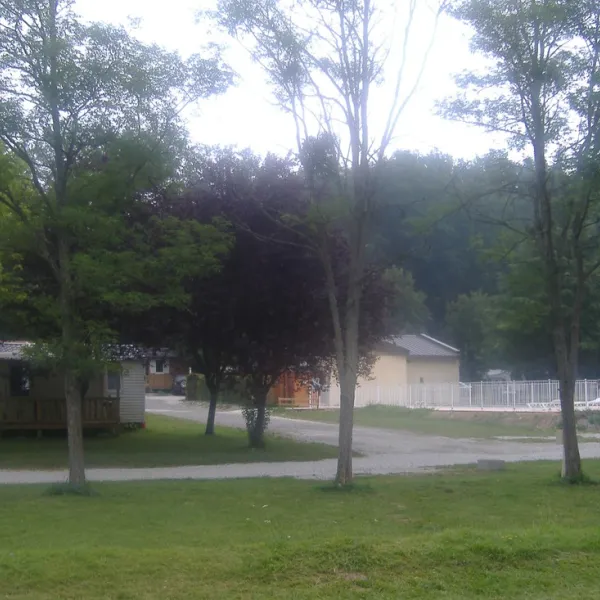 le-petit-pyreneen-le-mas-dazil-futlc