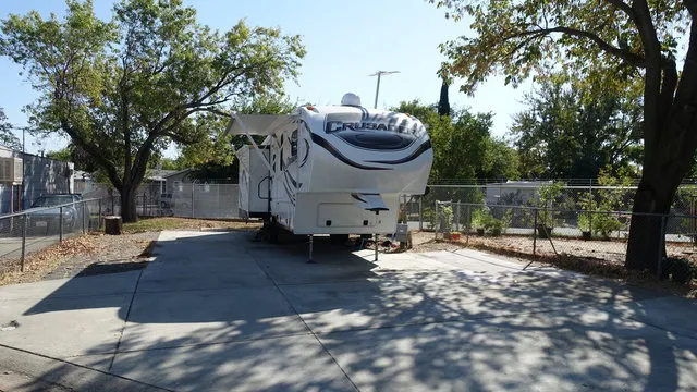 mcclellan-mobile-home-park-north-highlands-zm8dh