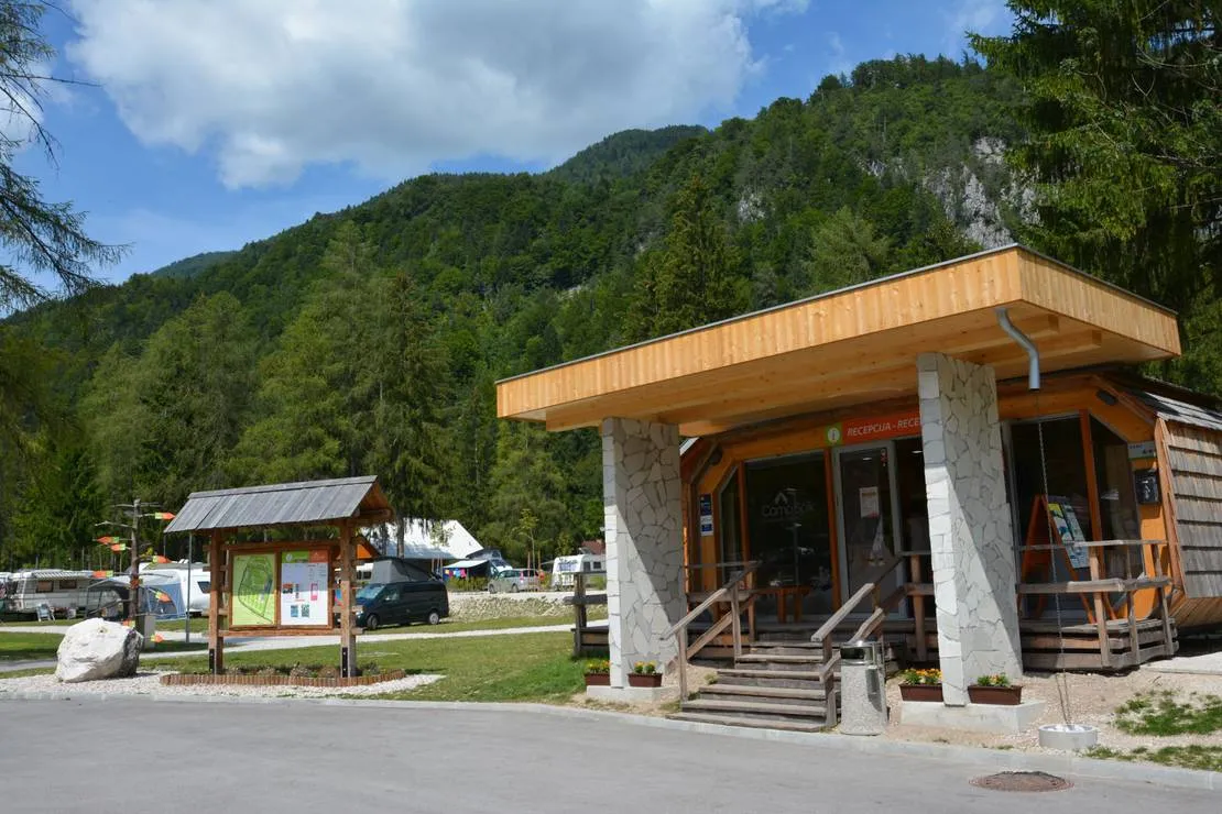 camping-spik-gozd-martuljek-aksmu