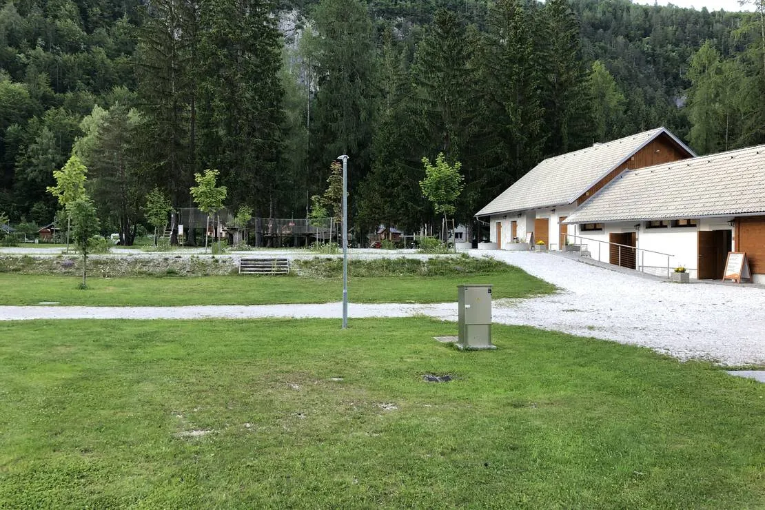 camping-spik-gozd-martuljek-w8gja