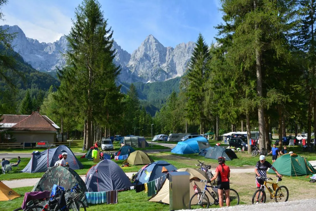 camping-spik-gozd-martuljek-ymfxn