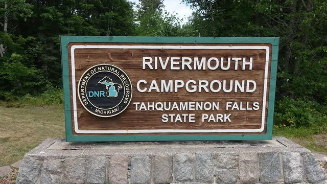 rivermouth-modern-campground-paradise-gsxe2
