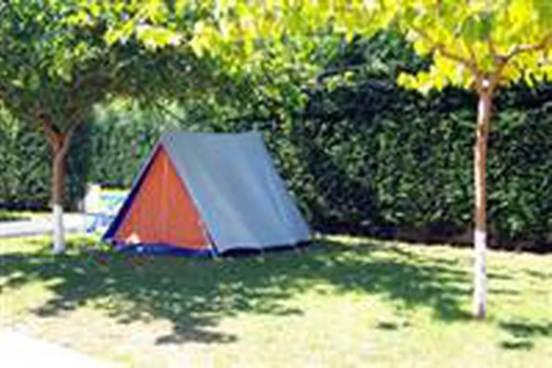 camping-el-eden-a-illa-de-arousa-pngly