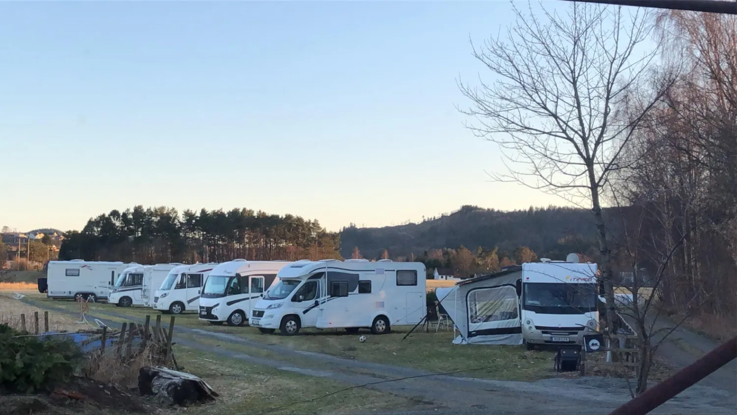 elvetun-bobilpark-lyngdal-eg5ne