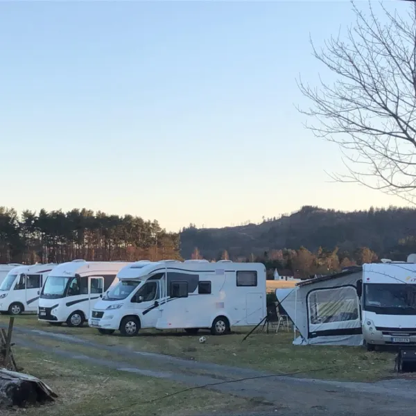 elvetun-bobilpark-lyngdal-eg5ne