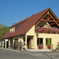 municipal-des-trois-chateaux-eguisheim-haut-rhin-iztq4