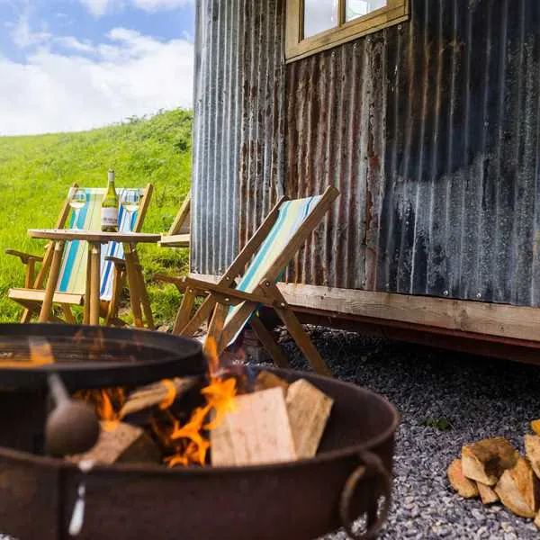 becks-bay-camping-and-glamping-tenby-mjuno