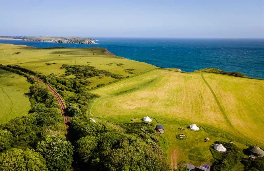 becks-bay-camping-and-glamping-tenby-qylfo