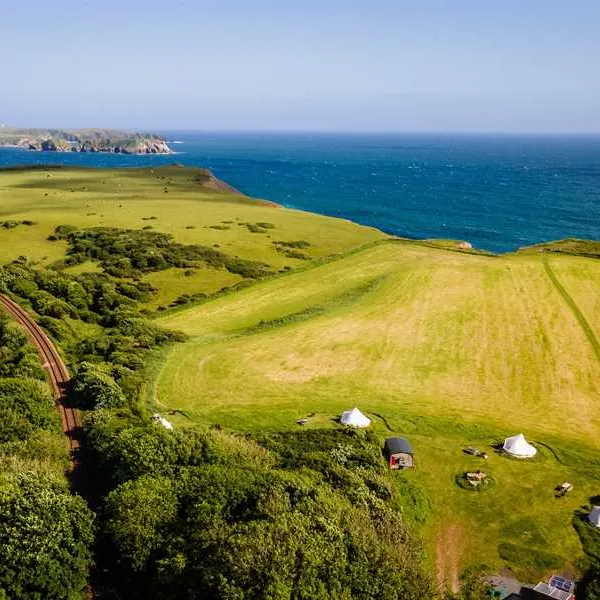 becks-bay-camping-and-glamping-tenby-qylfo