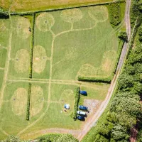 becks-bay-camping-and-glamping-tenby-r1erv