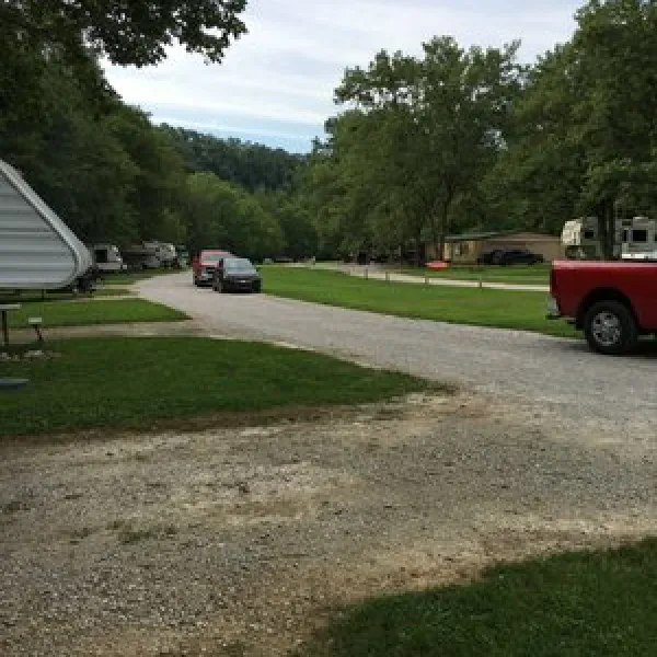 camp-on-the-kentucky-versailles-i7bru