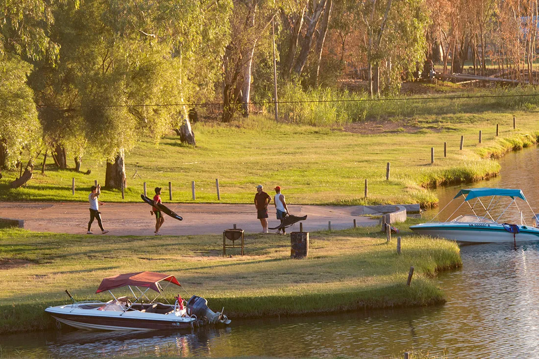 broadwater-river-estate-douglas-nt51w