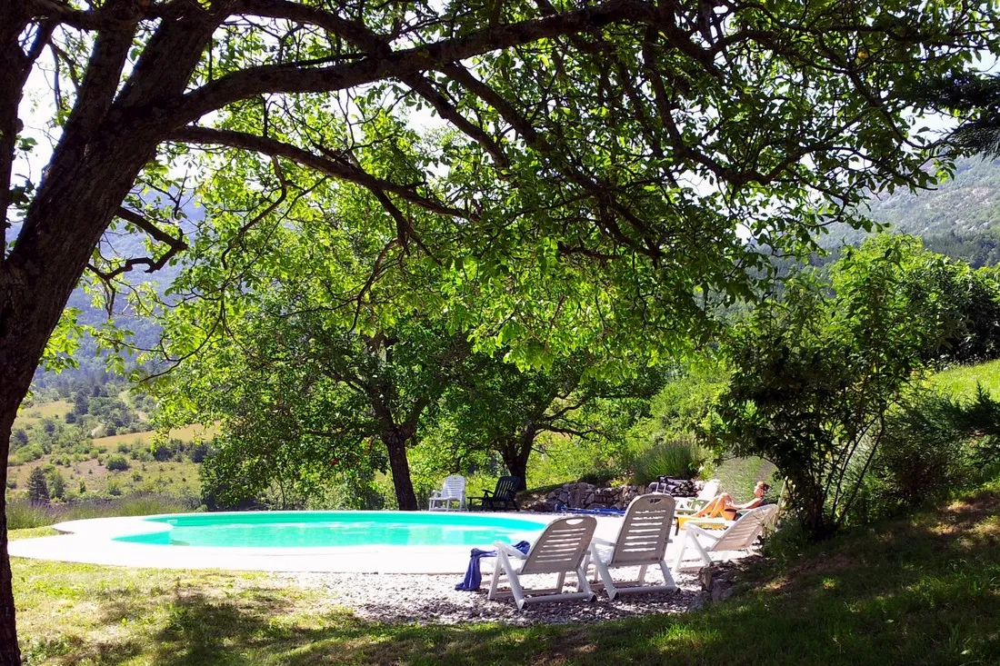 a-la-ferme-de-la-perriere-remuzat-igg3f