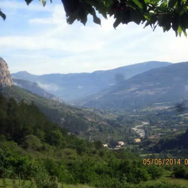 a-la-ferme-de-la-perriere-remuzat-ruapb