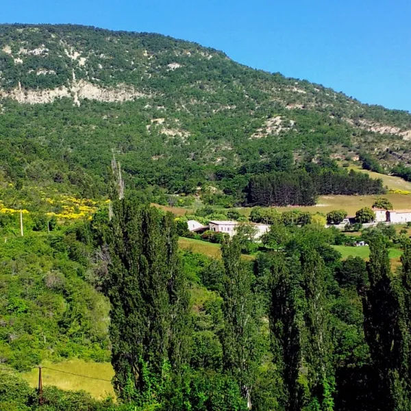 a-la-ferme-de-la-perriere-remuzat-sa8zv