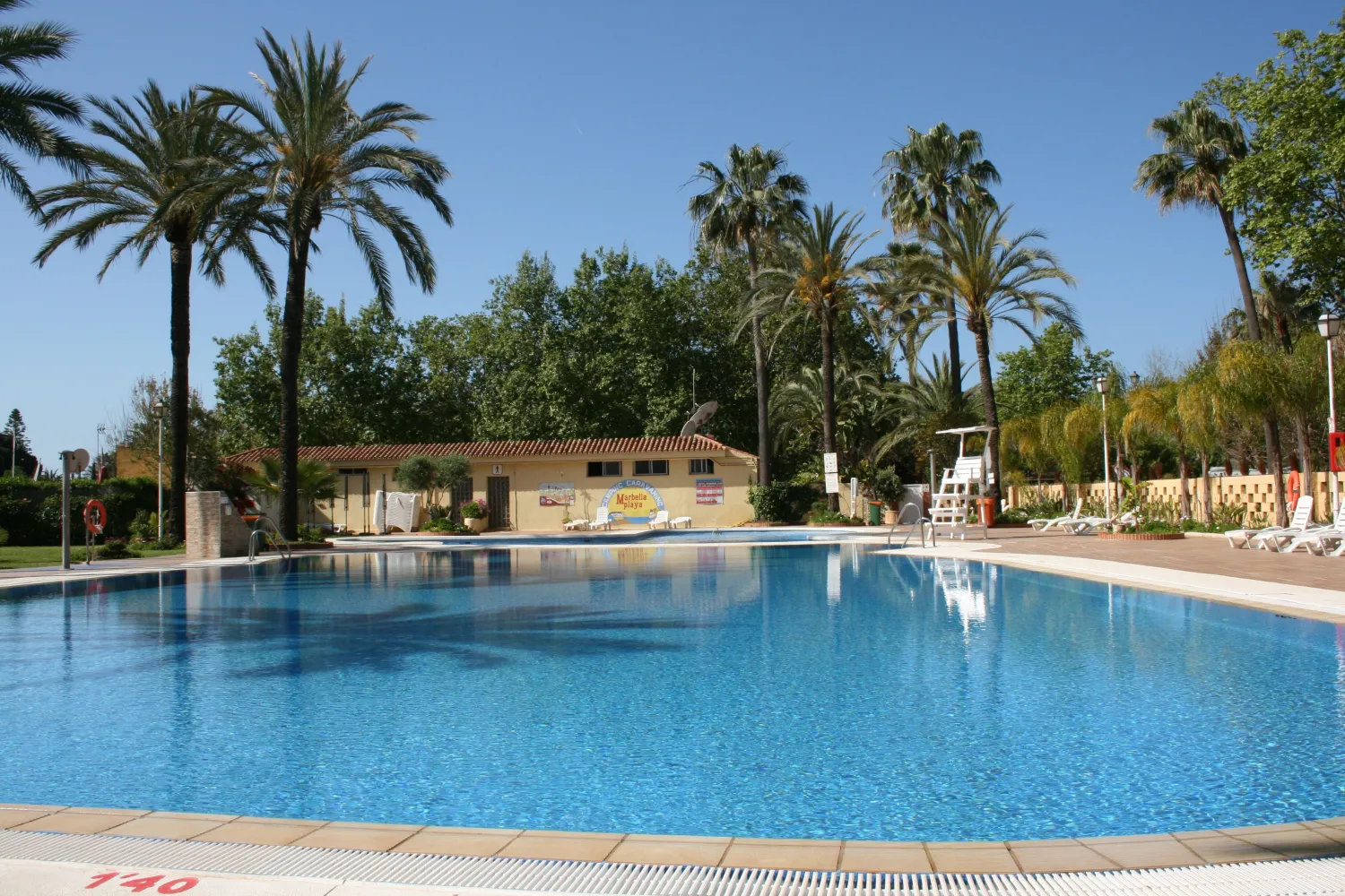 Piscina camping 4