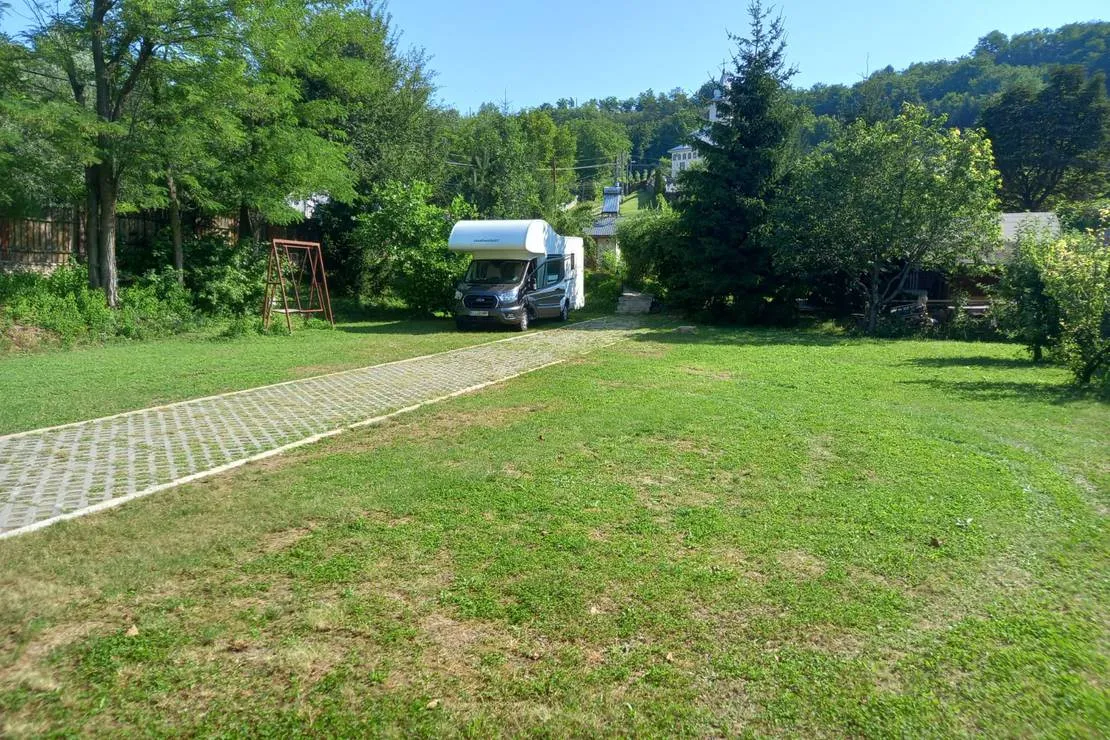 caravan-camping-costisa-costisa-ef8tf