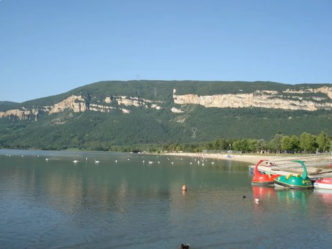 municipal-du-point-vert-serrieres-de-briord-ain-fm1hm