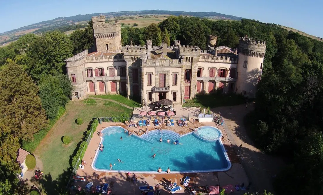 chateau-la-grange-fort-les-pradeaux-puy-de-dome-rinvn