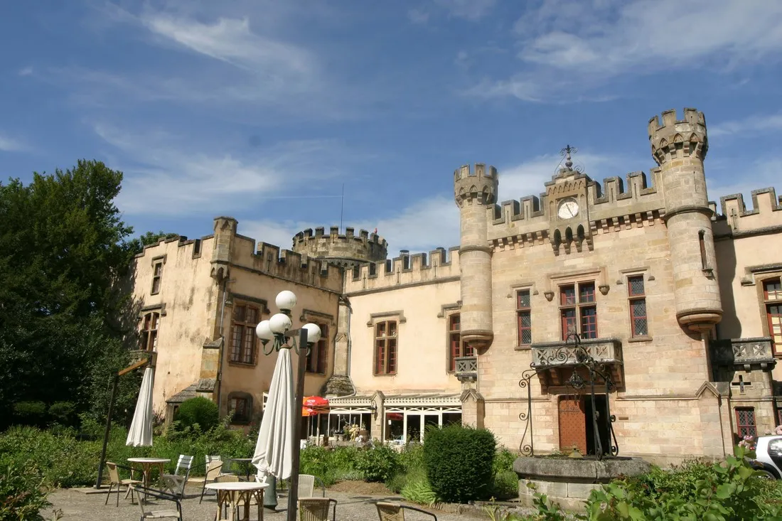 chateau-la-grange-fort-les-pradeaux-puy-de-dome-sauj8