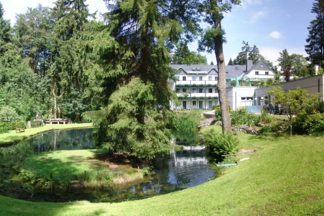 caravanstellplatz-im-kurpark-mit-wellnessbereich-schmiedefeld-am-rennsteig-1noqn