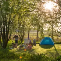 24.b Camping Lauwersmeer Friesland tent in het veld