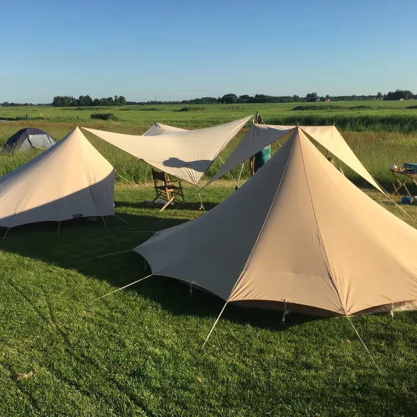 1. Camping Friesland Tentjes in het veld