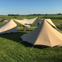 1. Camping Friesland Tentjes in het veld
