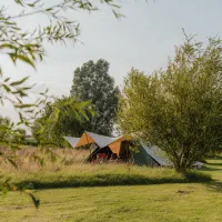Kamperen in het veld