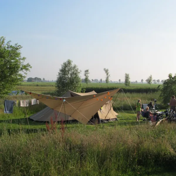 31. Camping Lauwersmeer tent in het veld