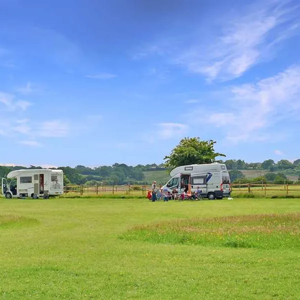 mousley-house-farm-campsite-and-glamping-warwick-w1w8x