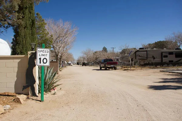 sierra-trails-rv-park-mojave-lbcv3