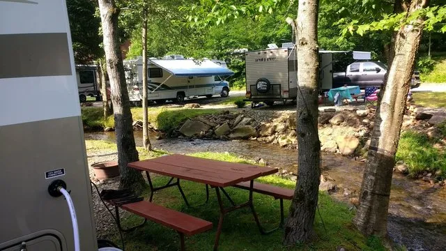 whispering-winds-campground-sheffield-ymbnp