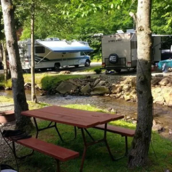 whispering-winds-campground-sheffield-ymbnp