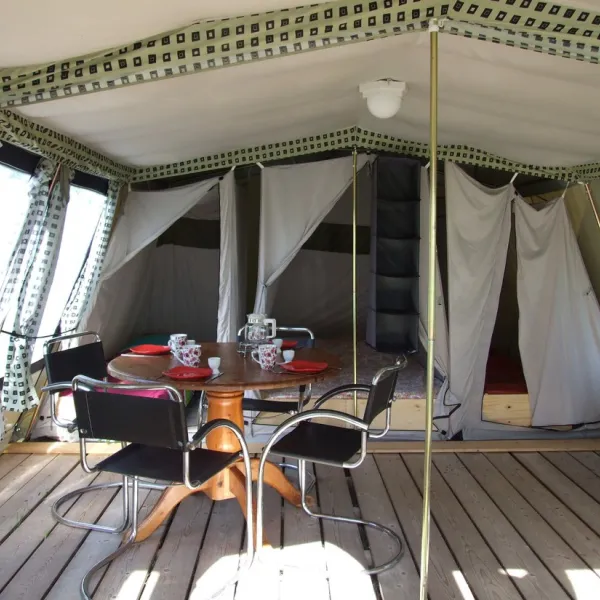 minicamping-petits-fours-vakantiehuisjes-busserolles-ldwqi