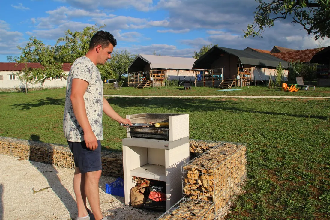 place-de-la-famille-jayac-czk3b