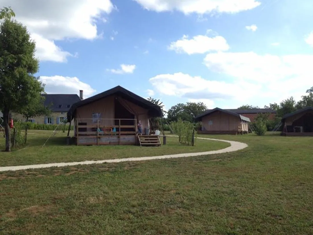 place-de-la-famille-jayac-ljnga