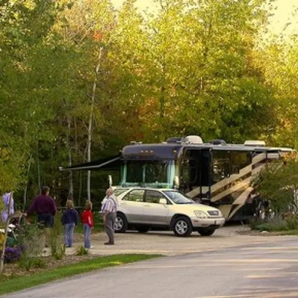 wagon-trail-campground-ltd-ellison-bay-zg4cp
