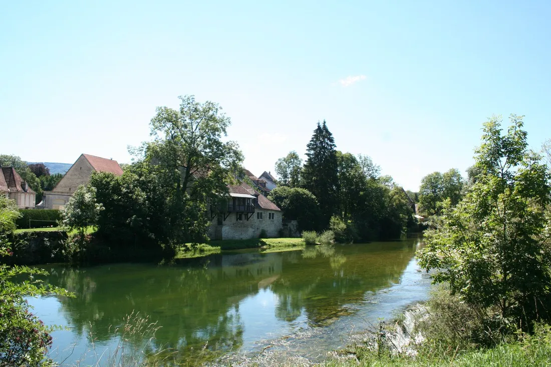 au-camping-de-la-ferme-rennes-sur-loue-doubs-ejzjp